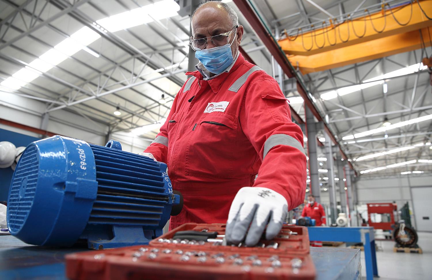 Group of rig technicians